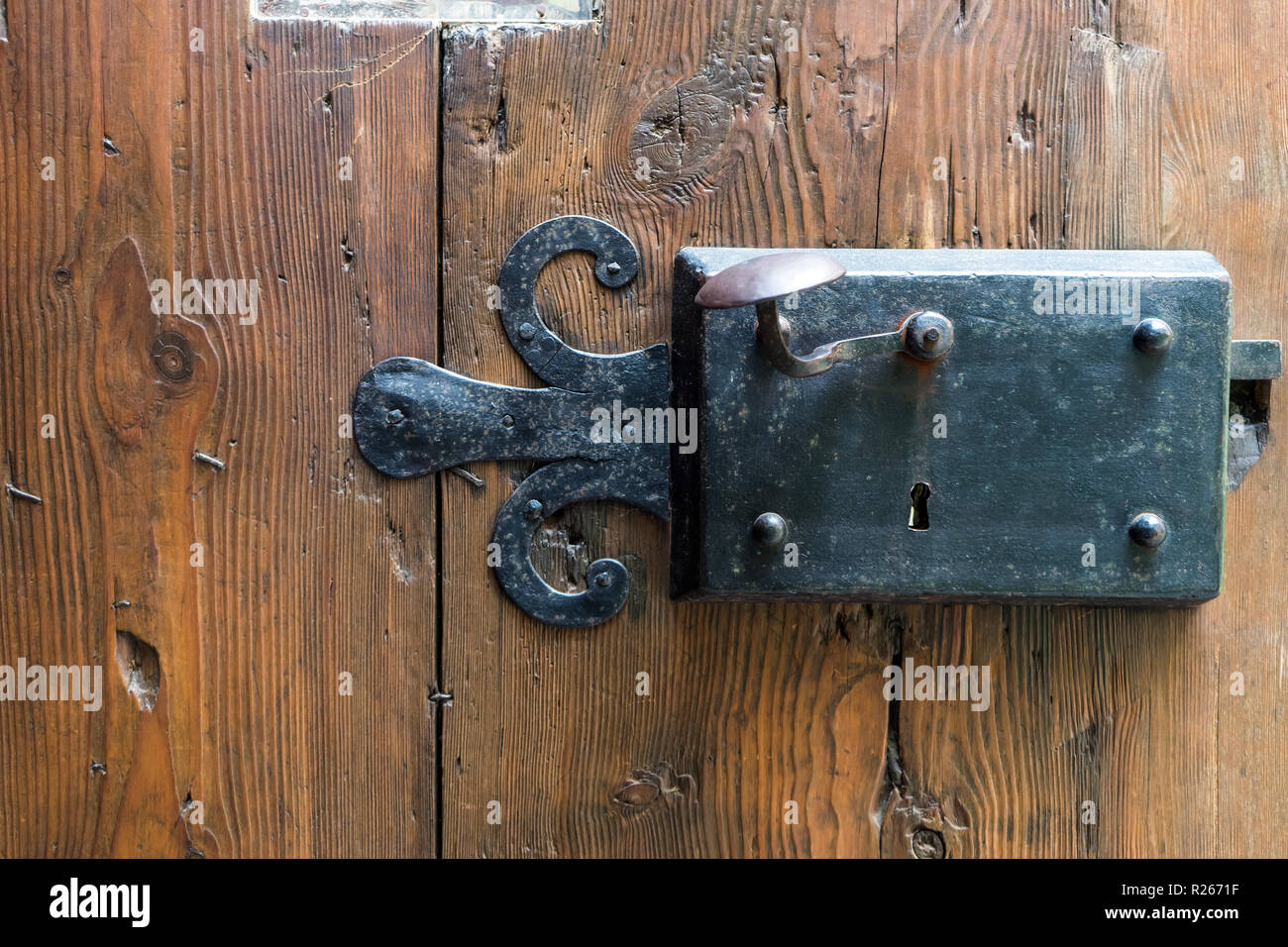 Medieval door and lock hires stock photography and images Alamy