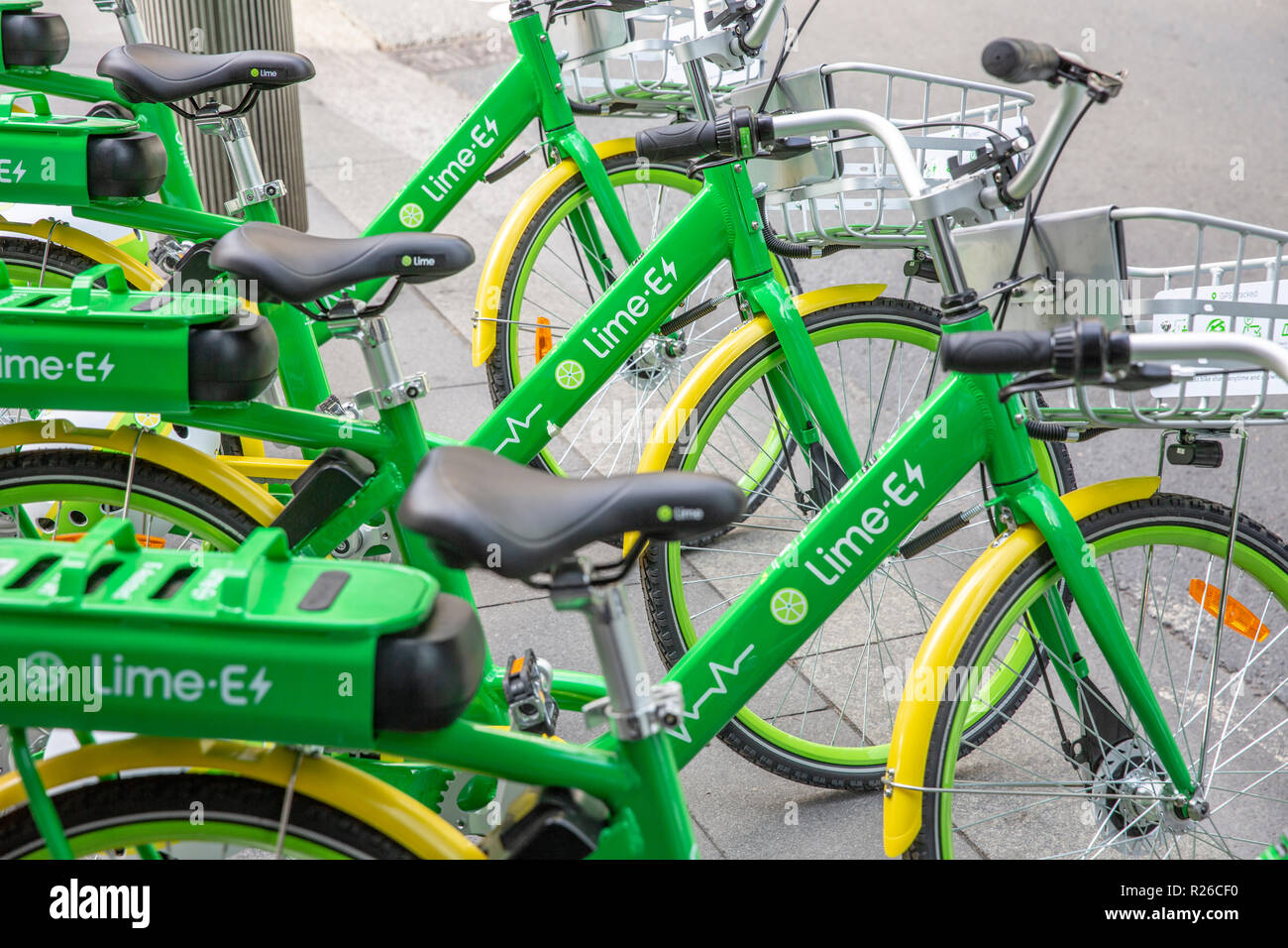 Limebike Dockless Lime e electric bicycles in Sydney city centre,NSW,  Australia Stock Photo - Alamy