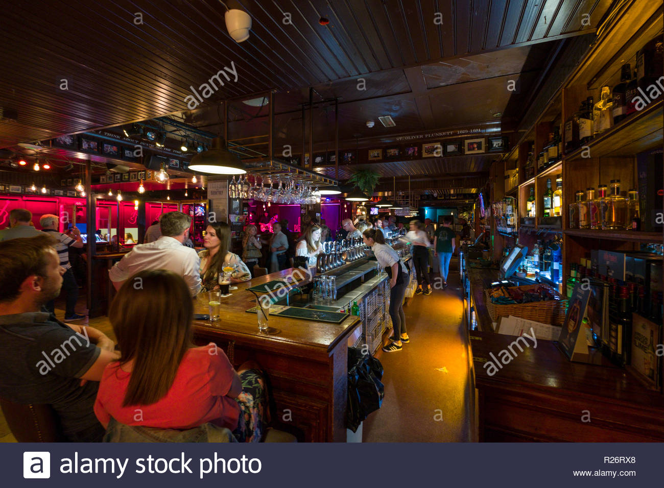 Inside Pub Bar Stock Photos & Inside Pub Bar Stock Images Alamy