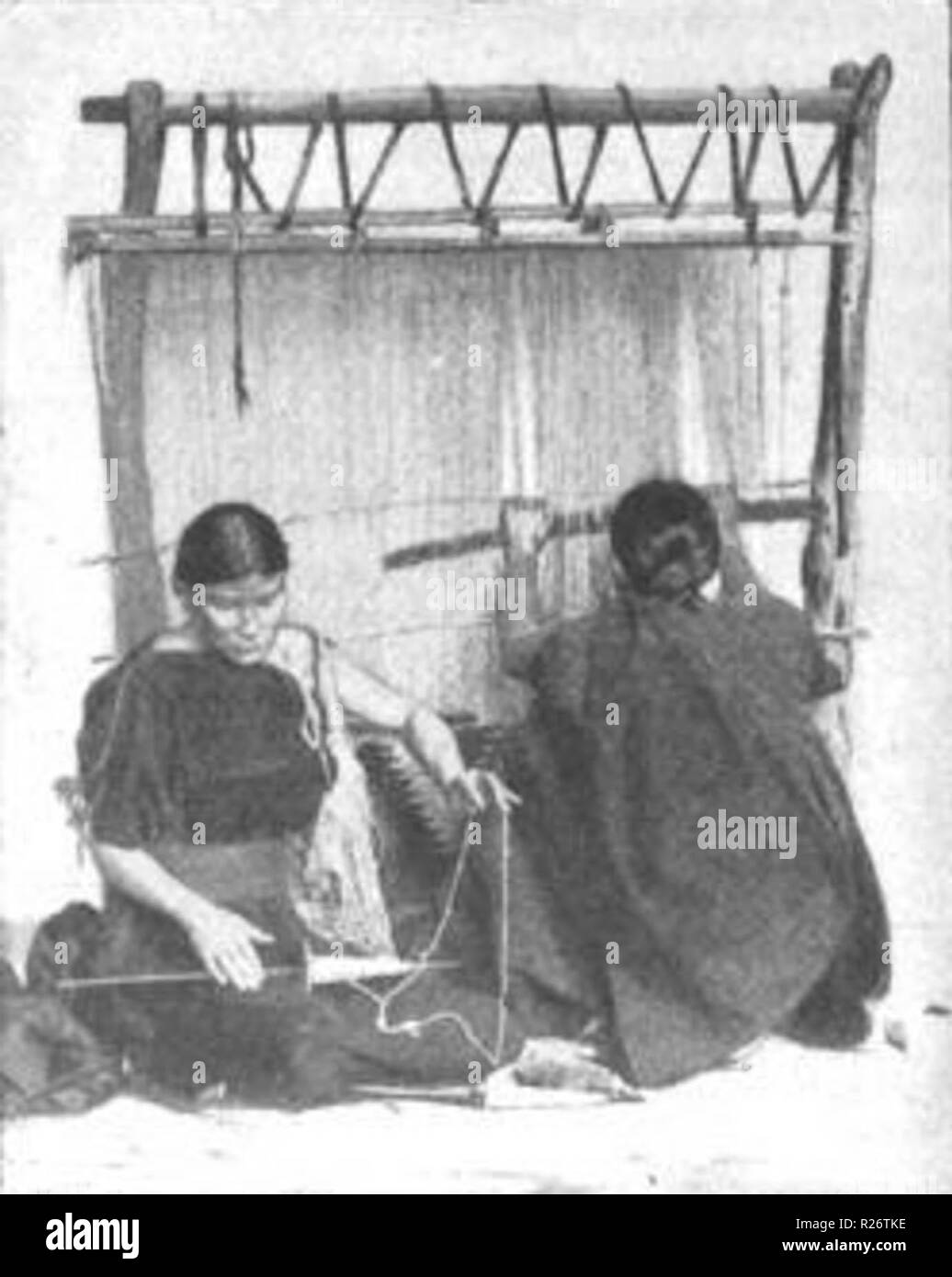 Navajos spinning and weaving Stock Photo Alamy