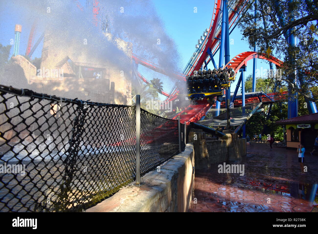 Tampa, Florida. October 25, 2018. Amazing Splashdown in Sheikra ...