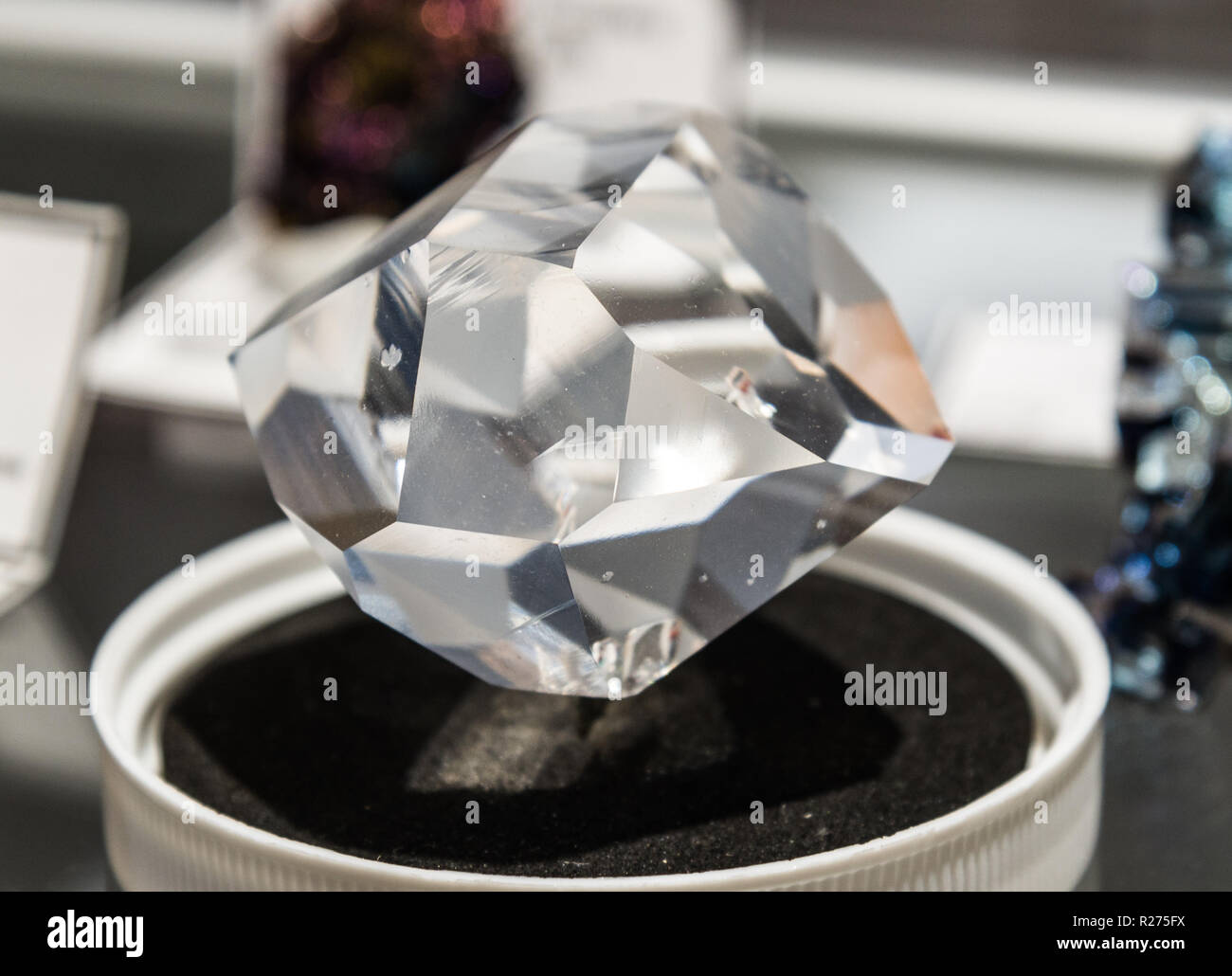 Synthetic quartz crystal hires stock photography and images Alamy