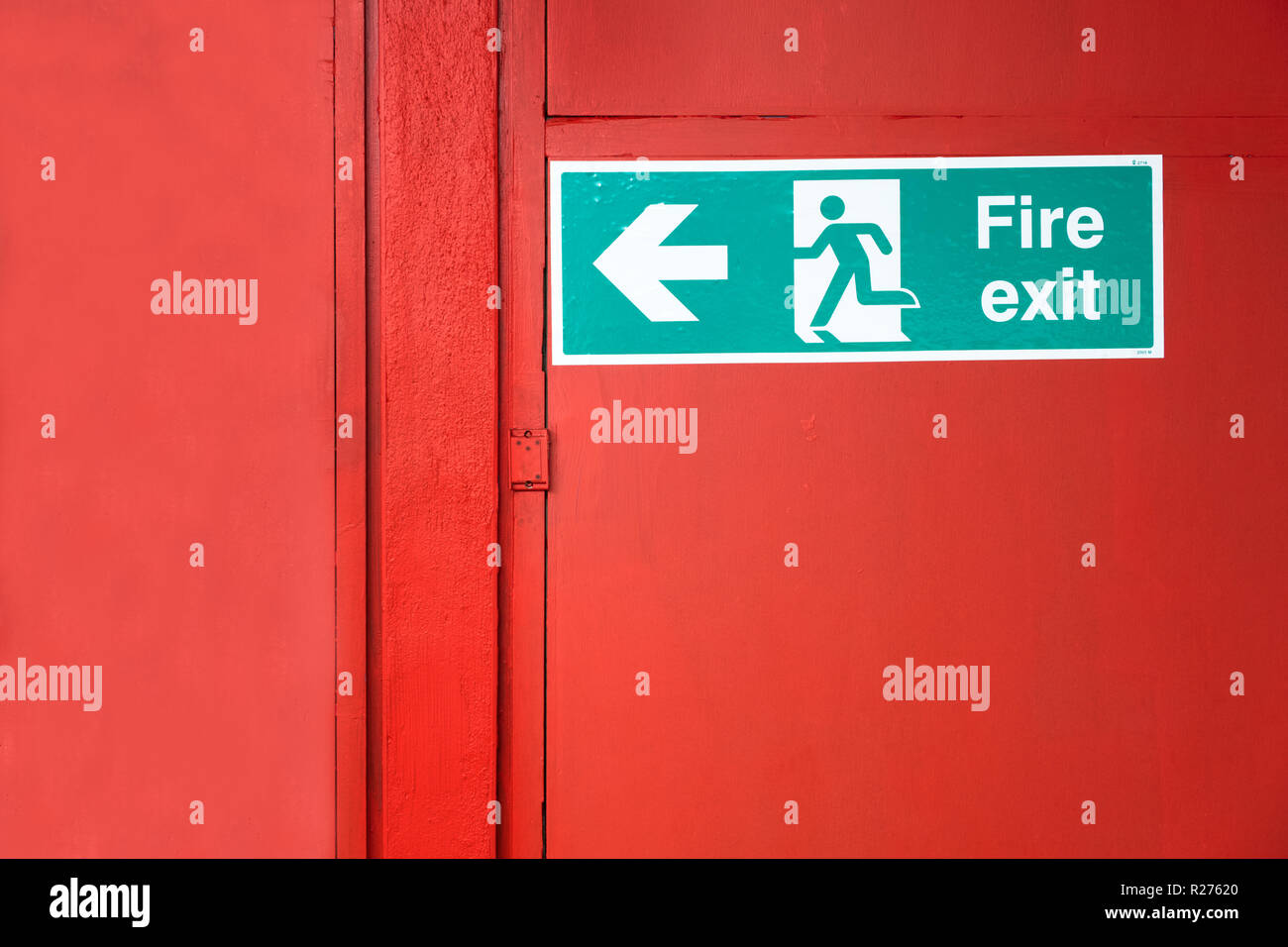Fire Exit Door Signage High Resolution Stock Photography and Images Alamy