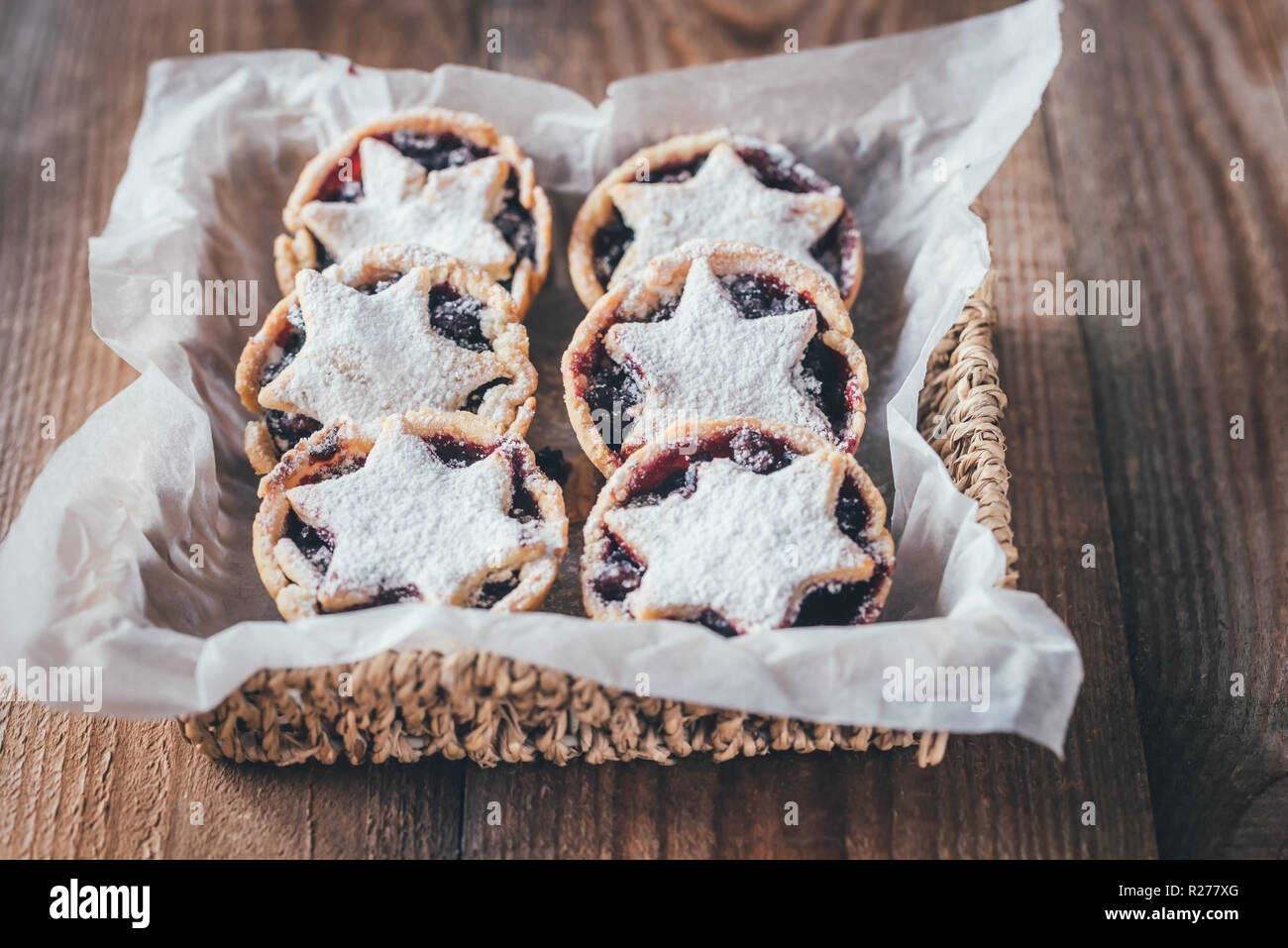 Mince pies traditional Christmas pastry Stock Photo Alamy