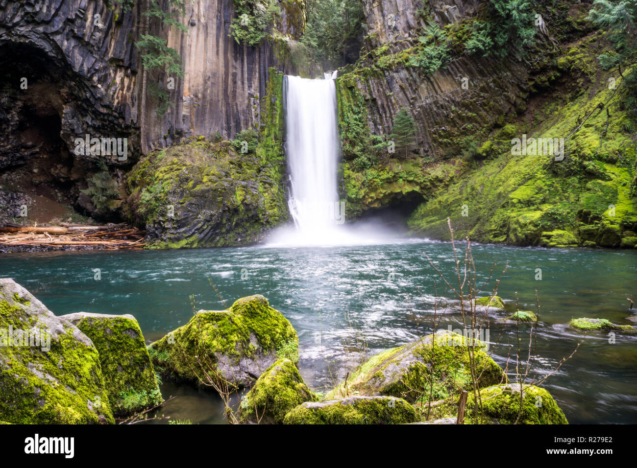 Toketee Falls, Oregon Waterfall in Umpqua National Forest Stock Photo