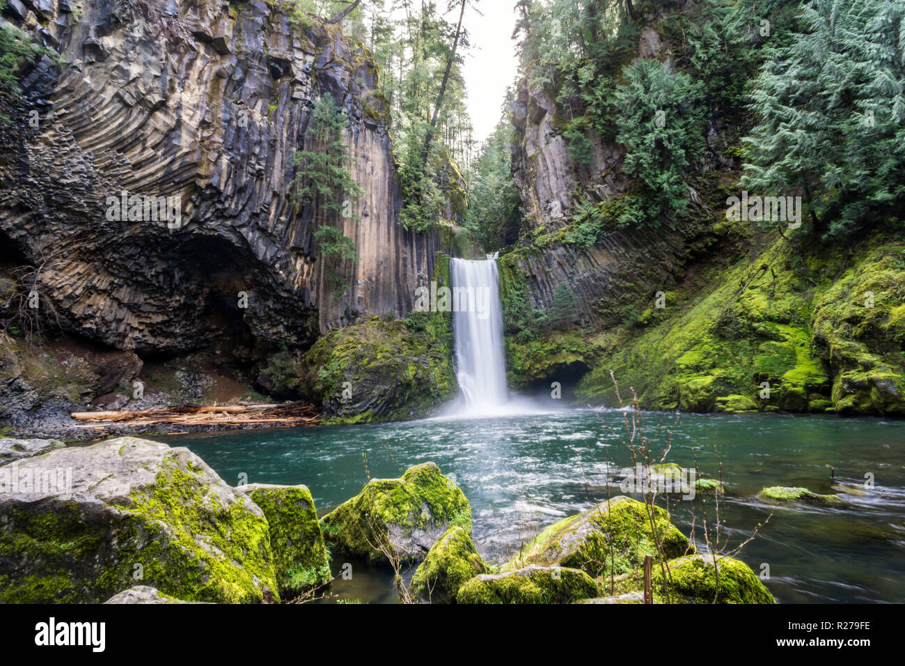 Toketee Falls, Oregon Waterfall in Umpqua National Forest Stock Photo