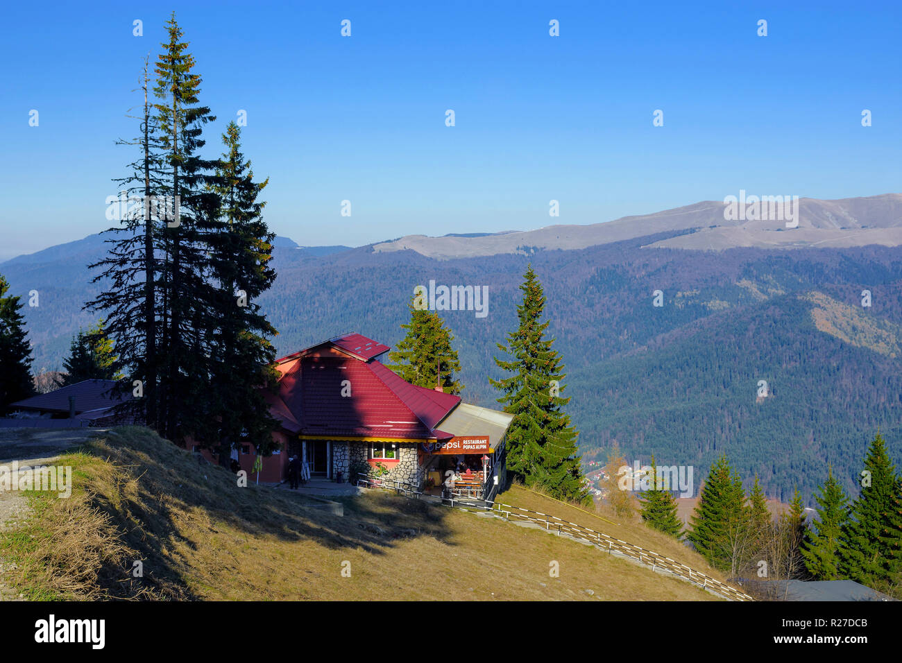 COTA 1400, SINAIA, ROMANIA - NOVEMBER 8, 2018. " Popas Alpin" traditional  Romanian restaurant at 1400m in Bucegi mountains , near Gondola Carp Stock  Photo - Alamy