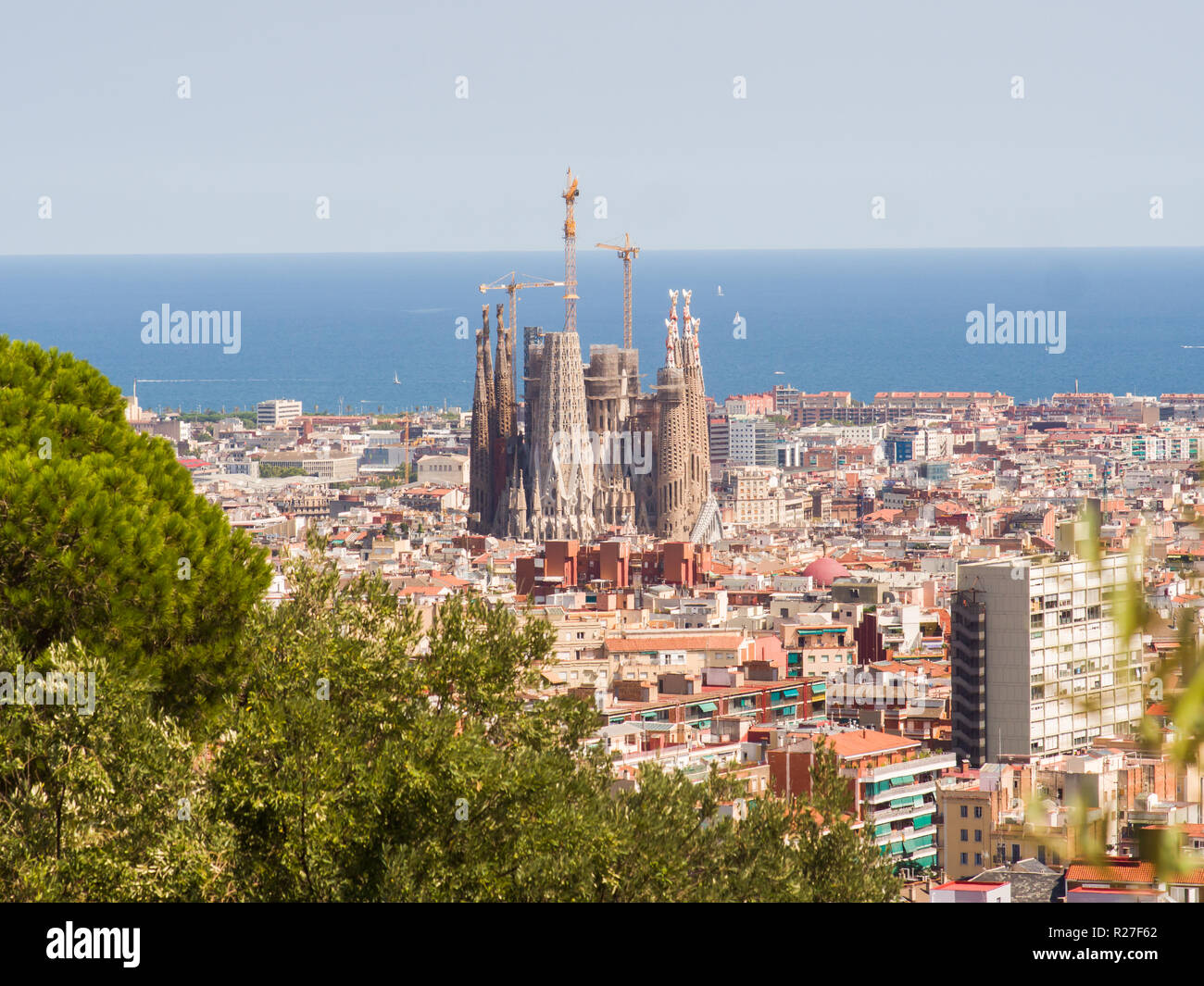 Barcelona 8K UHD - Experience A Colorful City Through The
