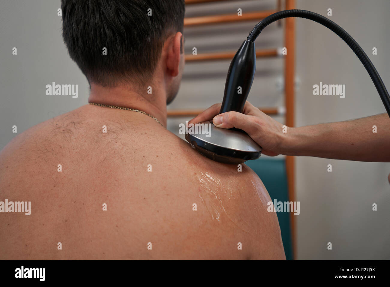 https://c8.alamy.com/comp/R27J5K/shock-wave-therapy-R27J5K.jpg