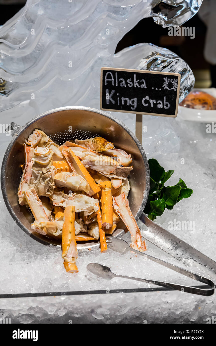 Alaska King crab seafood on ice Stock Photo - Alamy