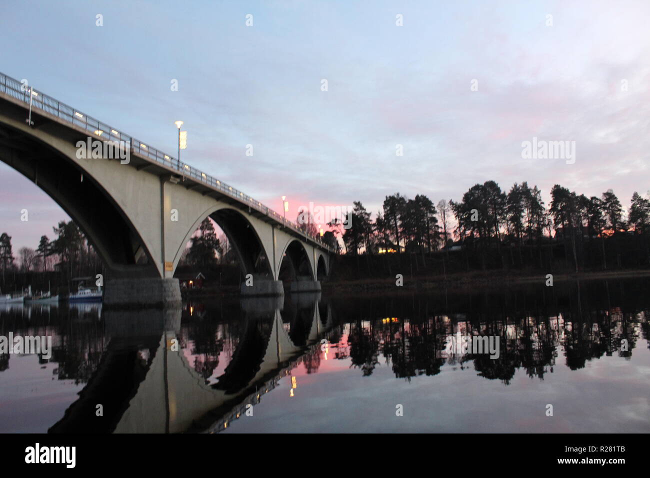 Flat world bridge hi-res stock photography and images - Alamy