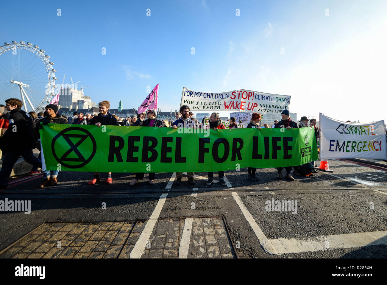 Westminster Bridge, London, UK. Organised by Extinction Rebellion, a protest is underway to 'rebel against the British Government for criminal inaction in the face of climate change catastrophe and ecological collapse'. Protesters are blocking the Thames bridges of Westminster, Waterloo, Southwark, Blackfriars and Lambeth thereby disrupting traffic Stock Photo