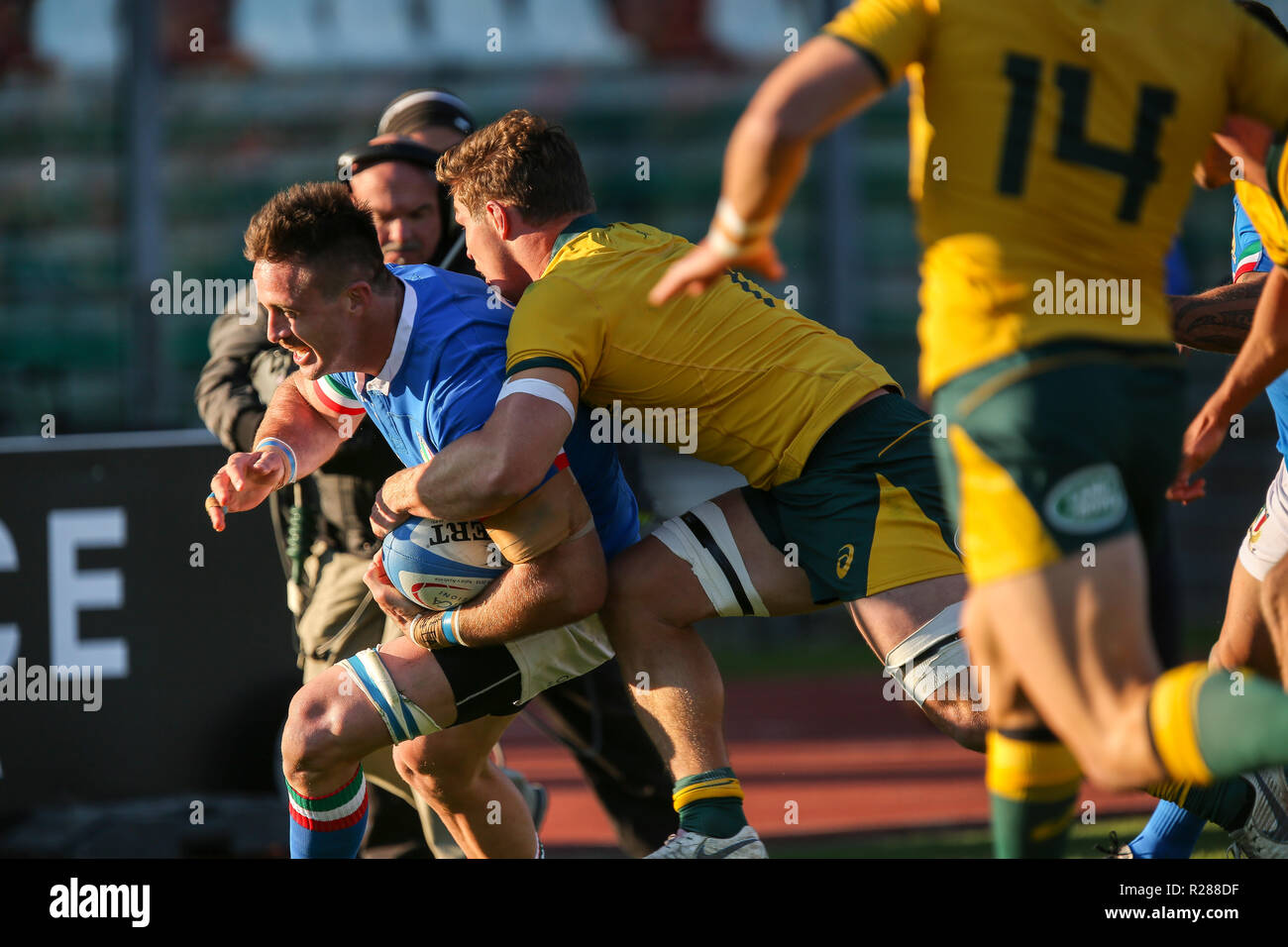 Padova, Italy. 17th November, 2018. Italy's n8 Abraham Steyn tries to score a try in the match against the Wallabies in November Cattolica Test Match 2018©Massimiliano Carnabuci/Alamy Live news Stock Photo