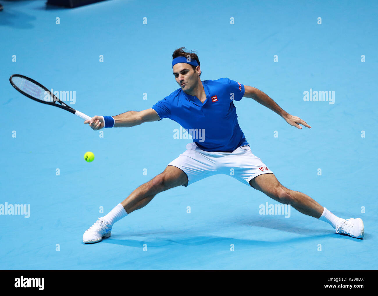 17th November 2018, O2 Arena, London, England; Nitto ATP Tennis Finals;  Roger Federer (SWI) with a backhand shot in his game versus Alexander Zverev  (GER Stock Photo - Alamy