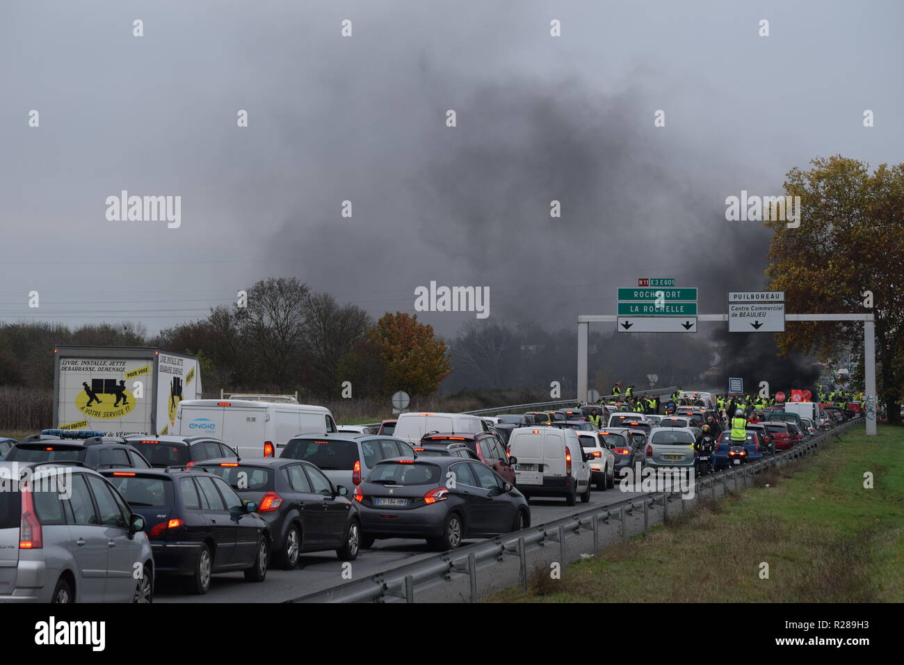 La Rochelle, France. 17th Nov, 2018. Thousands of French drivers victims of soaring fuel prices (Diesel, gasoline), accentuated by the tax policy of President Emmanuel Macron, show their dissatisfaction throughout France this November 17, 2018. Credit: Fabrice Restier/Alamy Live News Stock Photo
