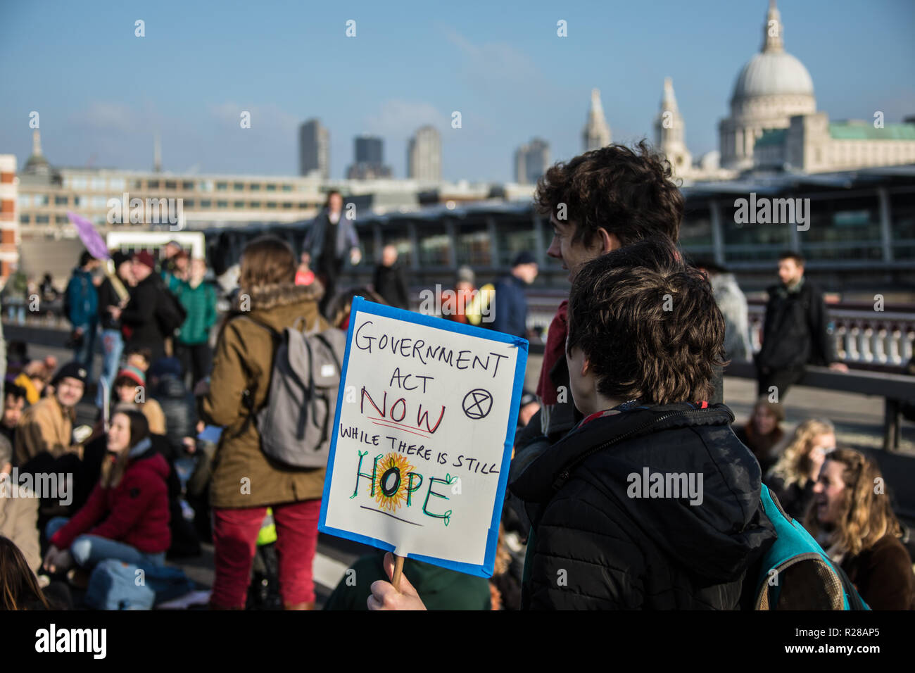 London, UK. 17th Nov, 2018. Blackfriars Bridge, climate protesters demonstrated in central London with a blockage of five London bridges. David Rowe/ Alamy Live News. Stock Photo