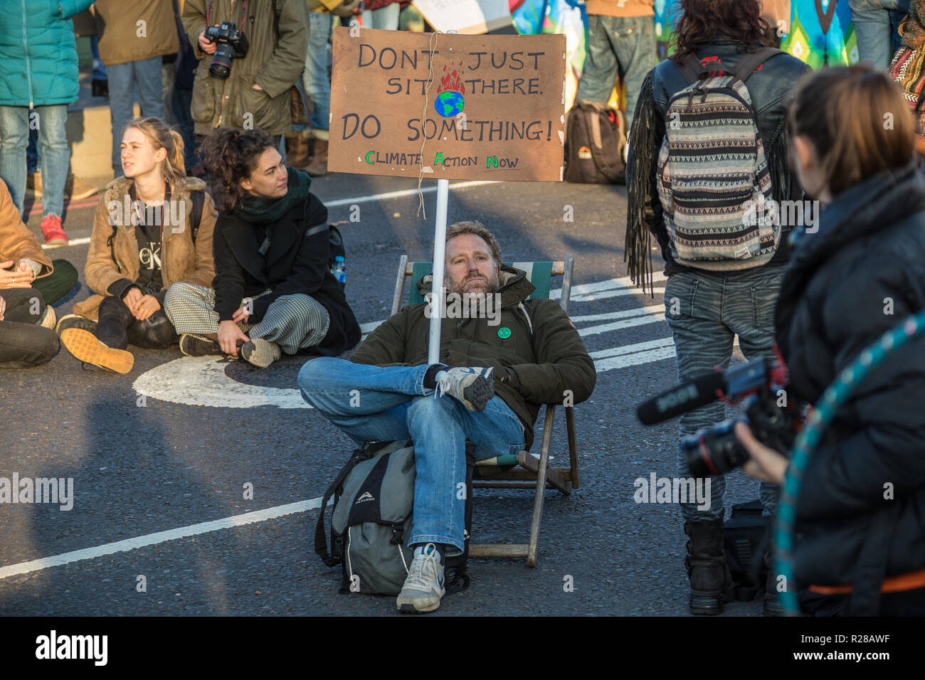 London, UK. 17th Nov, 2018. Westminster Bridge, climate protesters demonstrated in central London with a blockage of five London bridges. David Rowe/ Alamy Live News. Stock Photo