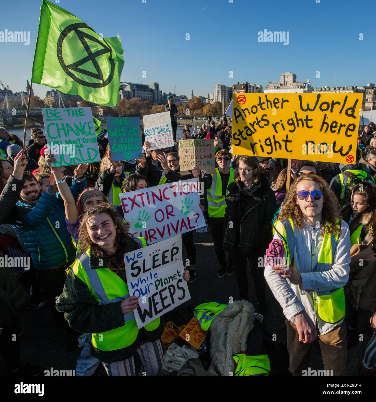 London, UK. 17th Nov, 2018. Waterloo Bridge, climate protesters demonstrated in central London with a blockage of five London bridges. David Rowe/ Alamy Live News. Stock Photo