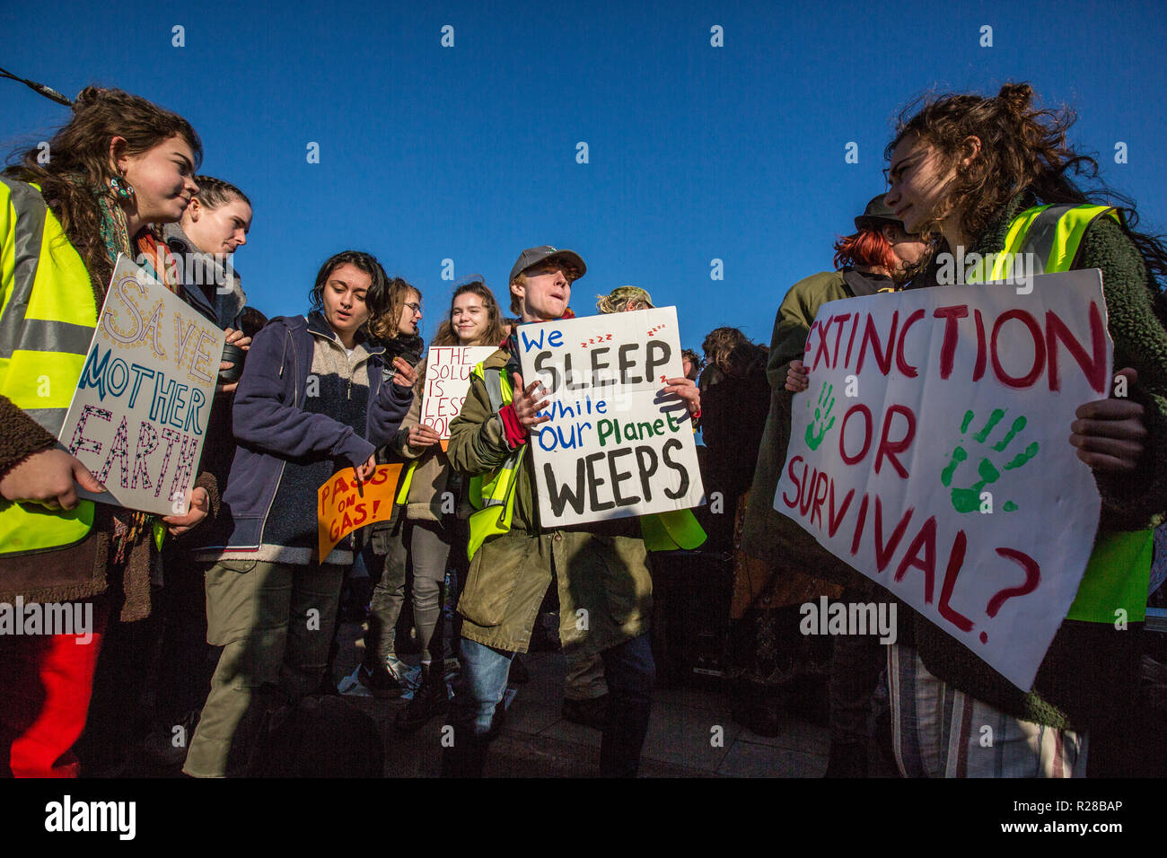 London, UK. 17th Nov, 2018. Waterloo Bridge, climate protesters demonstrated in central London with a blockage of five London bridges. David Rowe/ Alamy Live News. Stock Photo