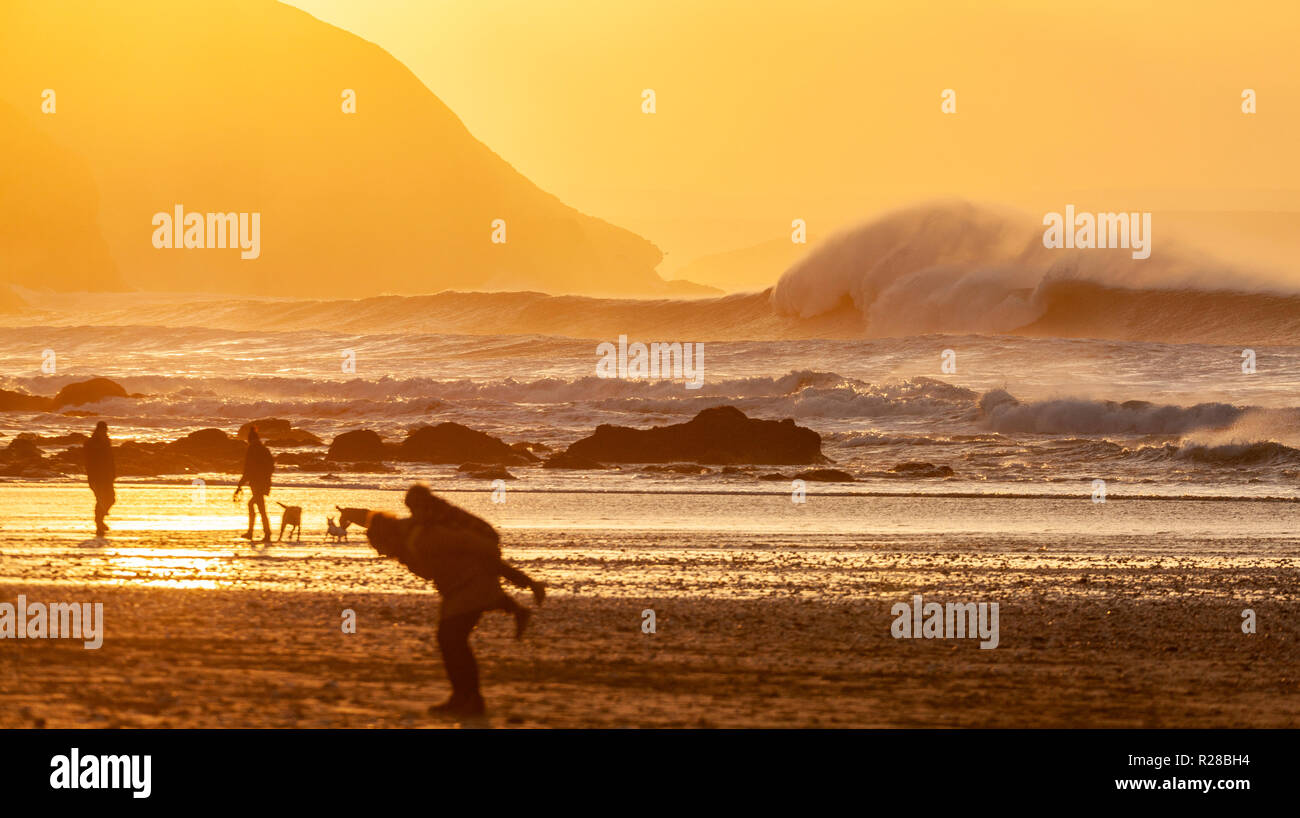 Porthtowan, Cornwall, UK. 17th Nov 2018. UK Weather.   Families visit the beach as an exceptionally large Atlantic swell hits the Cornish coast at sunset.    Credit: Mike Newman/Alamy Live News. Stock Photo