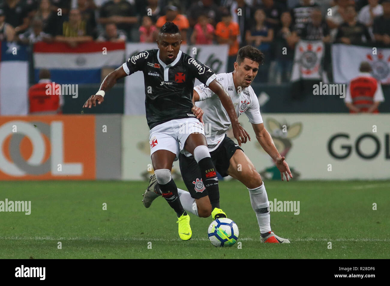 Sao Paulo Sp 17 11 18 Corinthians X Vasco Kelvin And Danilo Avelar During The Match Between Corinthians And Vasco At The Corinthians Arena East Zone Of Sao Paulo The Match Is Sao Paulo Sp 17 11 18 Corinthians X Vasco Kelvin And Danilo Avelar During The Match Between Corinthians And Vasco At The Corinthians Arena East Zone Of Sao Paulo The Match Is