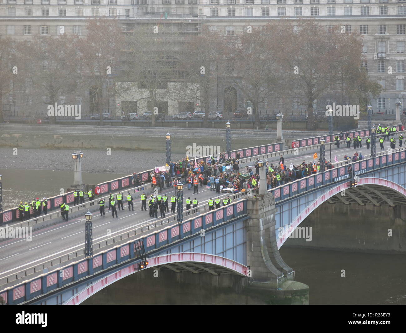 London, UK. 17th Nov, 2018. Climate change protesters on Lambeth Bridge; London, UK; 17th November 2018 Credit: Kay Ringwood/Alamy Live News Stock Photo