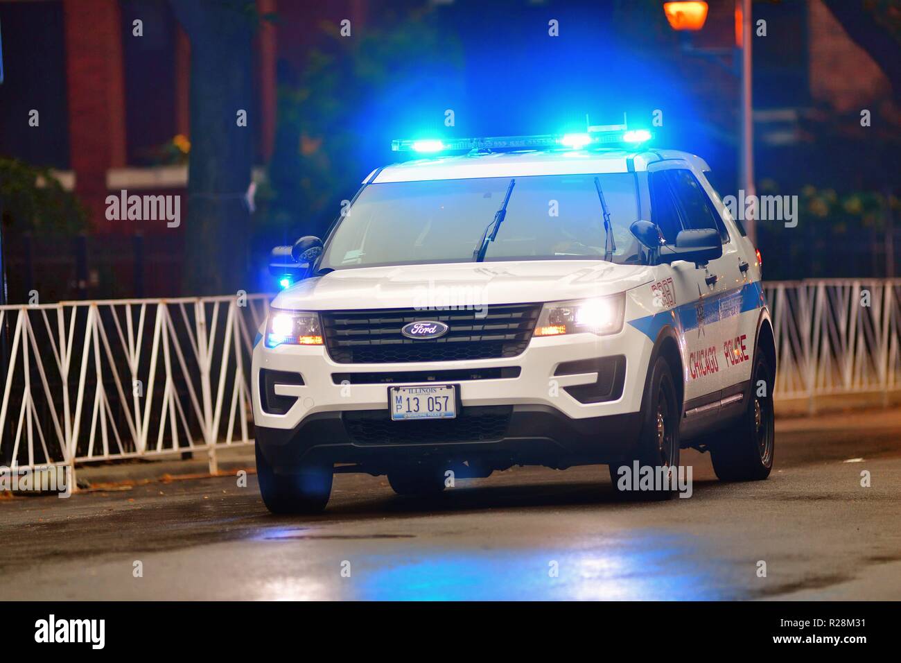 Chicago, Illinois, USA. Police vehilce on a call while on patrol on the streets of Chicago on dreary, rainy morning. Stock Photo