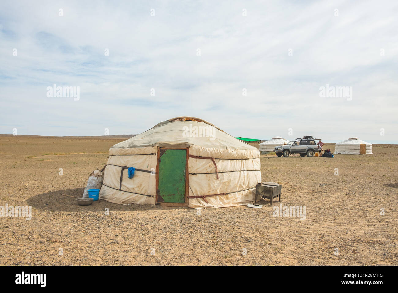 Mongolian skin tent hi-res stock photography and images - Alamy