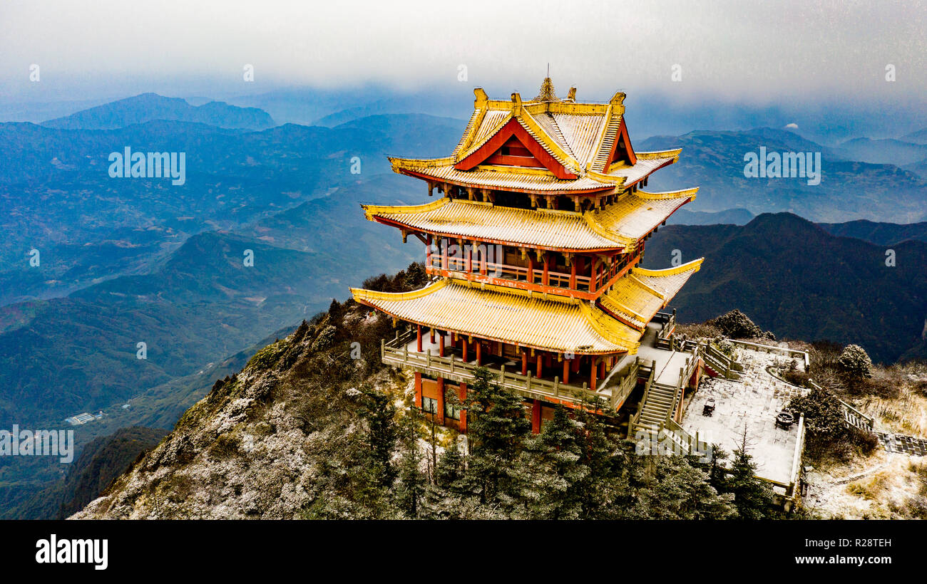 Golden temple on Wanfo Peak, Emeishan or Emei Mountain, Sichuan Province, China Stock Photo