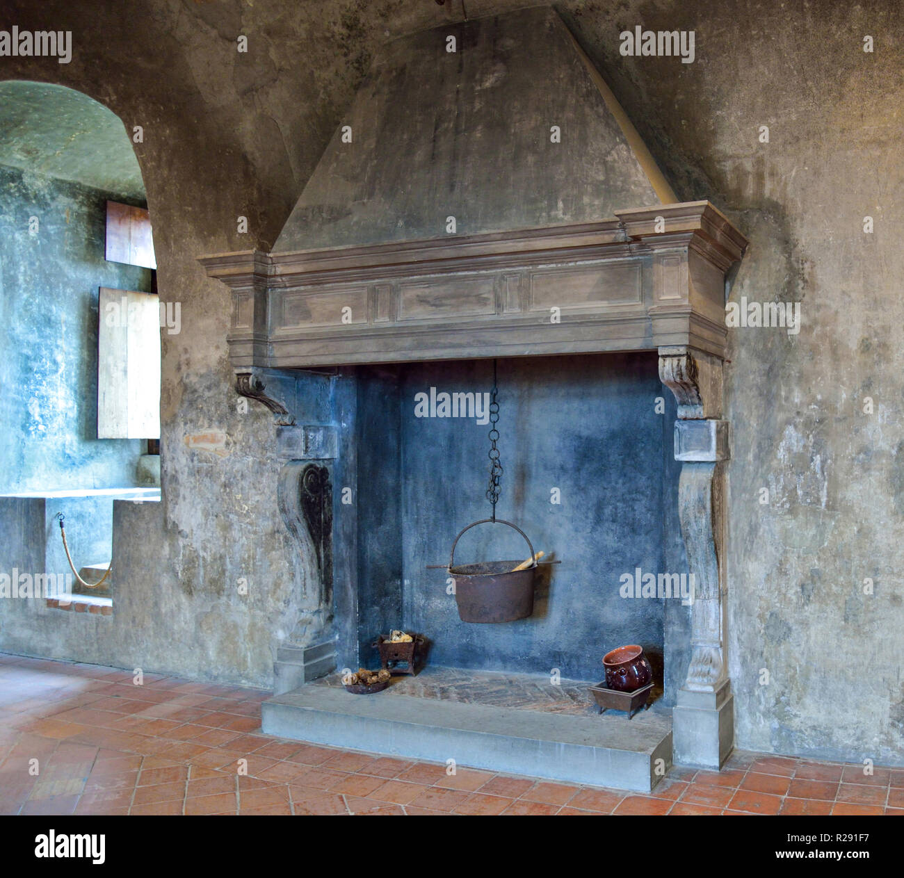 Medieval fireplace hires stock photography and images Alamy