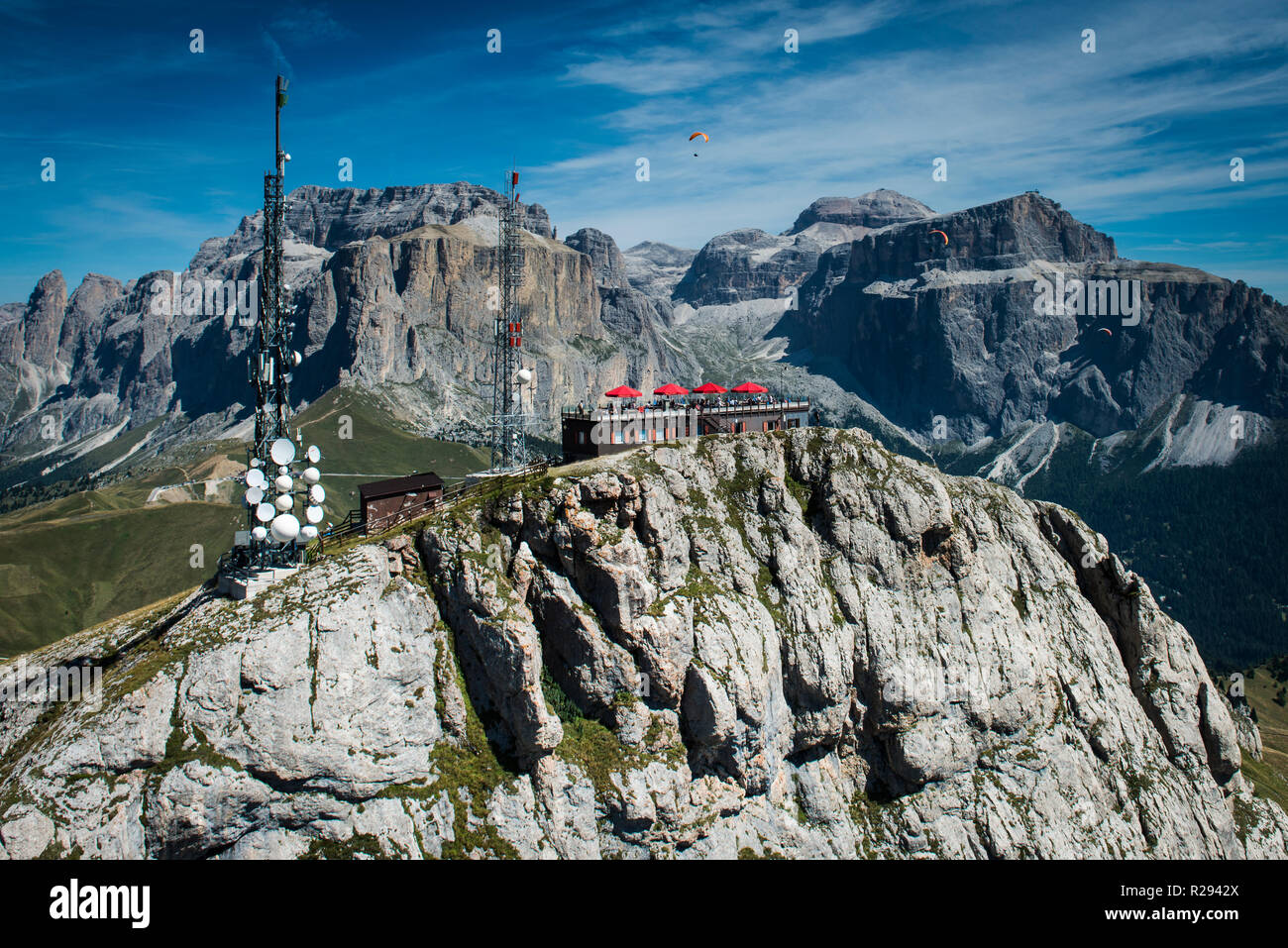 Col Rodella, Paragliders, Dolomites, Sella Group, Campitello di Fassa, Trentino, Italy Stock Photo