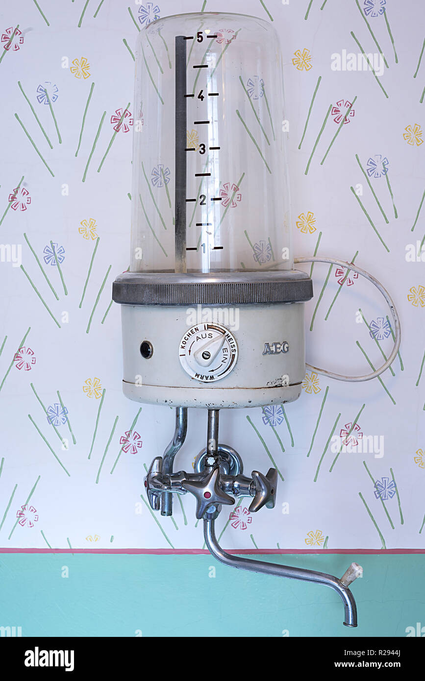 1950s kitchen hi-res stock photography and images - Alamy