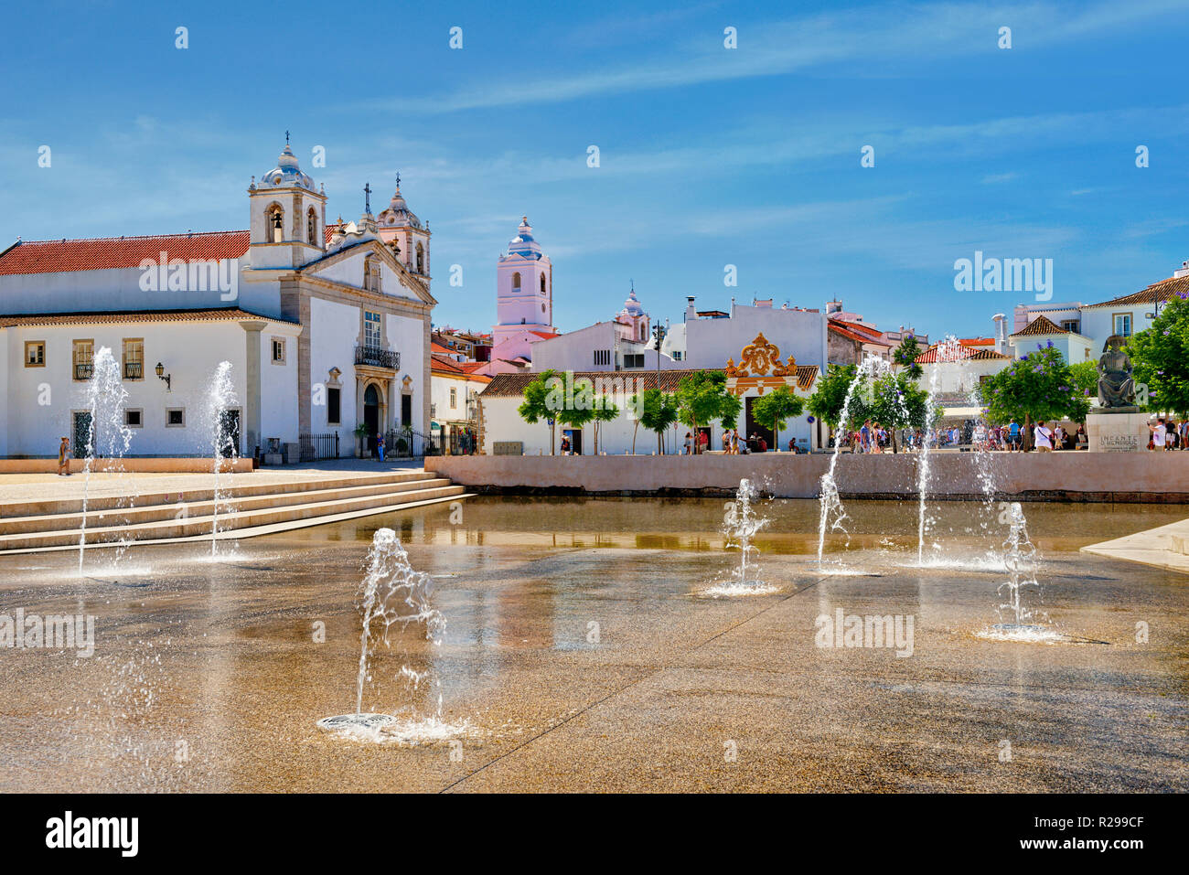 Portugal; Algarve; Lagos; the water feature fountains in the Praca do Infante Dom Henrique square and the igreja de Santa Maria de Lagos church Stock Photo
