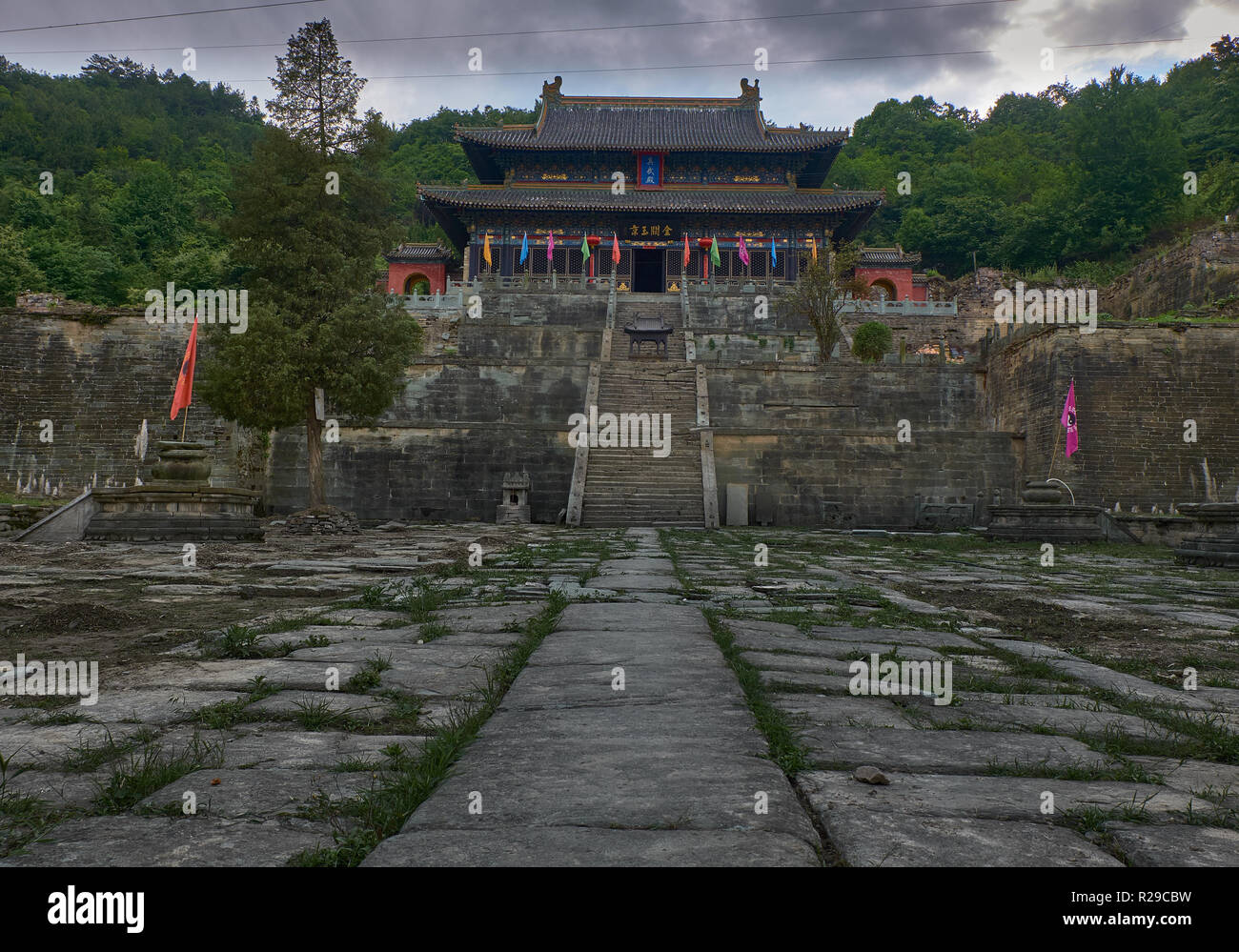 Ancient Kungfu Temple In Wudangshan Mountain China Stock Photo Alamy ancient-kungfu-temple-in-wudangshan-mountain-china-stock-photo-alamy