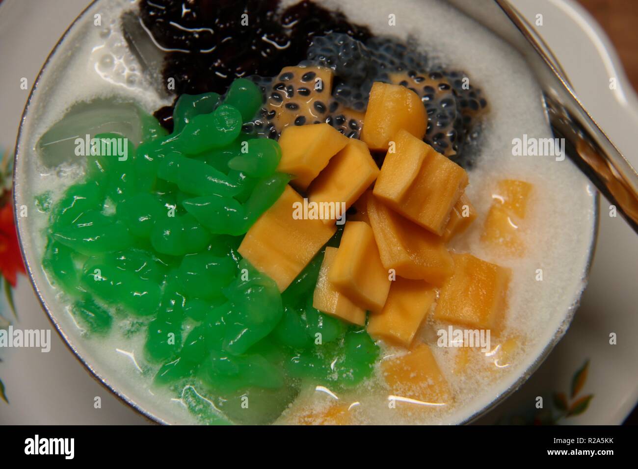 Es Dawet Telasih, Javanese Cold Dessert of Pandan and Rice Noodle Jelly