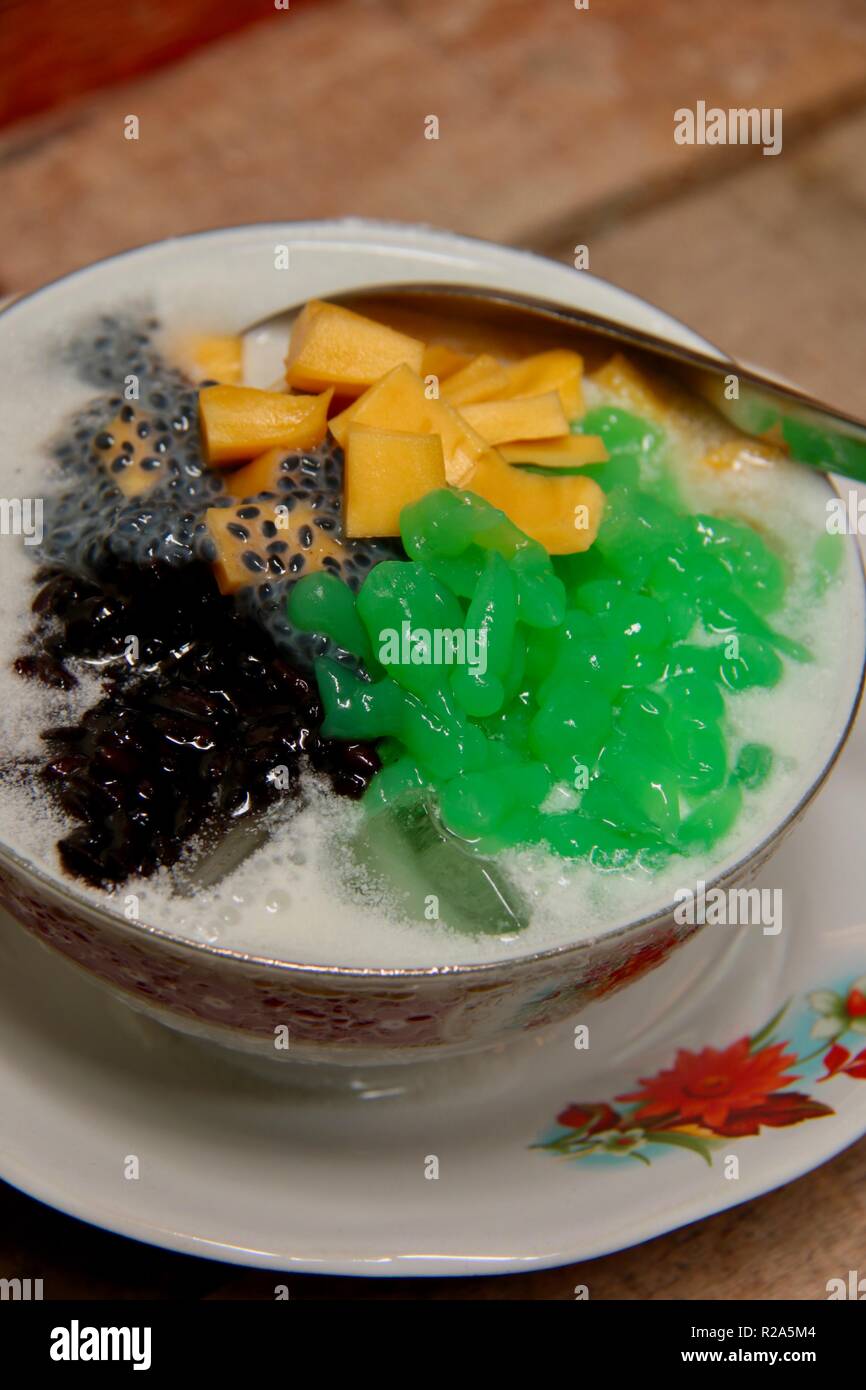 Es Dawet Telasih, Javanese Cold Dessert of Pandan and Rice Noodle Jelly
