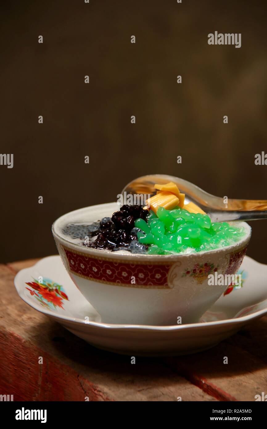 Es Dawet Telasih, Javanese Cold Dessert of Pandan and Rice Noodle Jelly