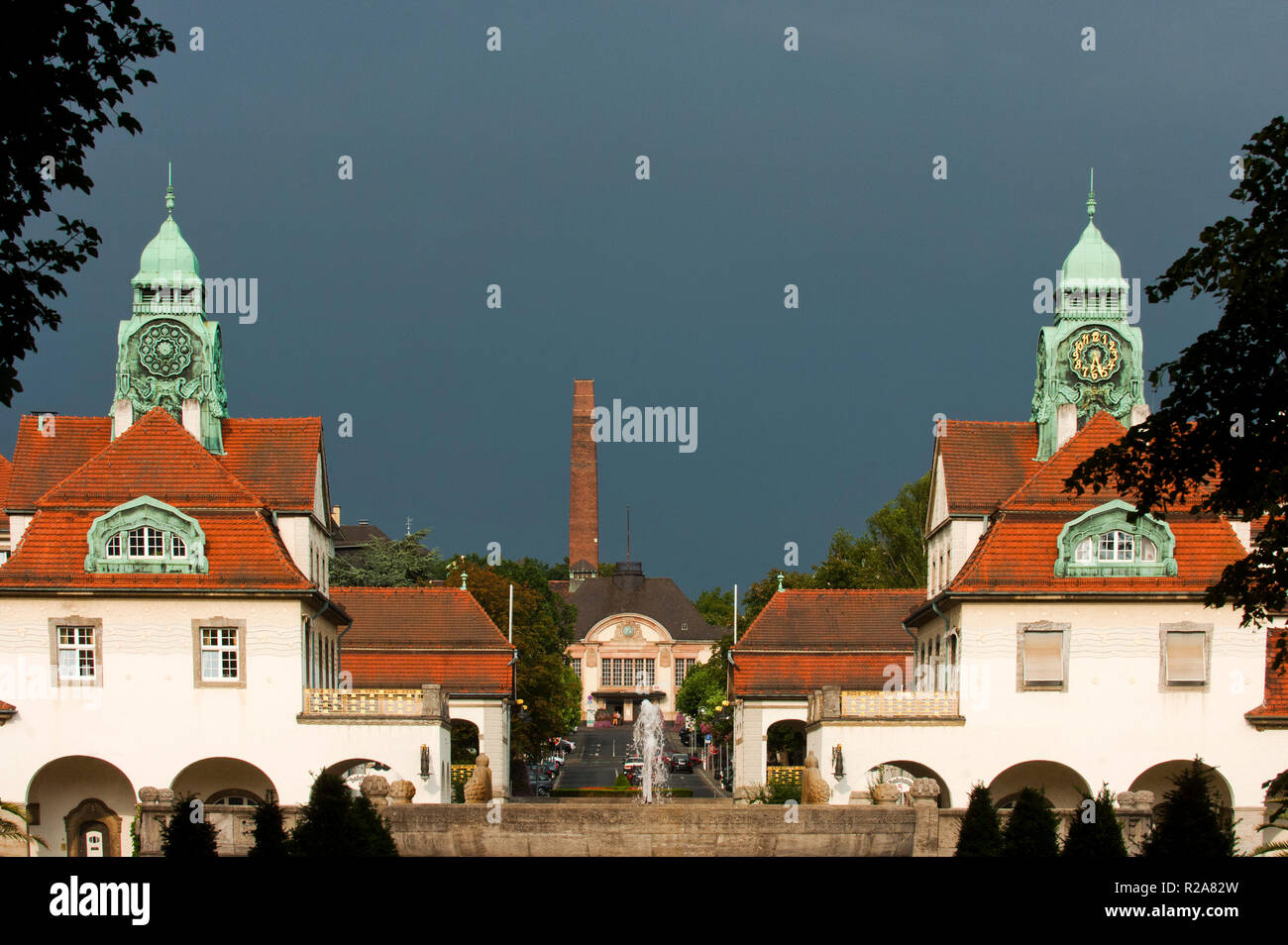 Deutschland, Hessen, Bad Nauheim, Sprudelhof mit Blick auf Bahnhof, Jugendstilbauwerk Stock Photo