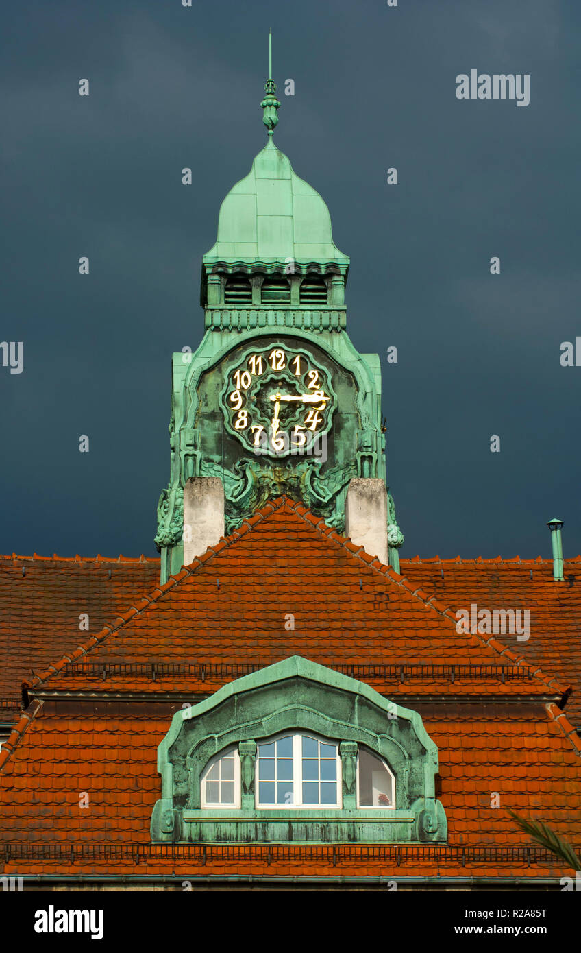Deutschland, Hessen, Bad Nauheim, Uhrturm im Sprudelhof, Jugendstilbauwerk Stock Photo