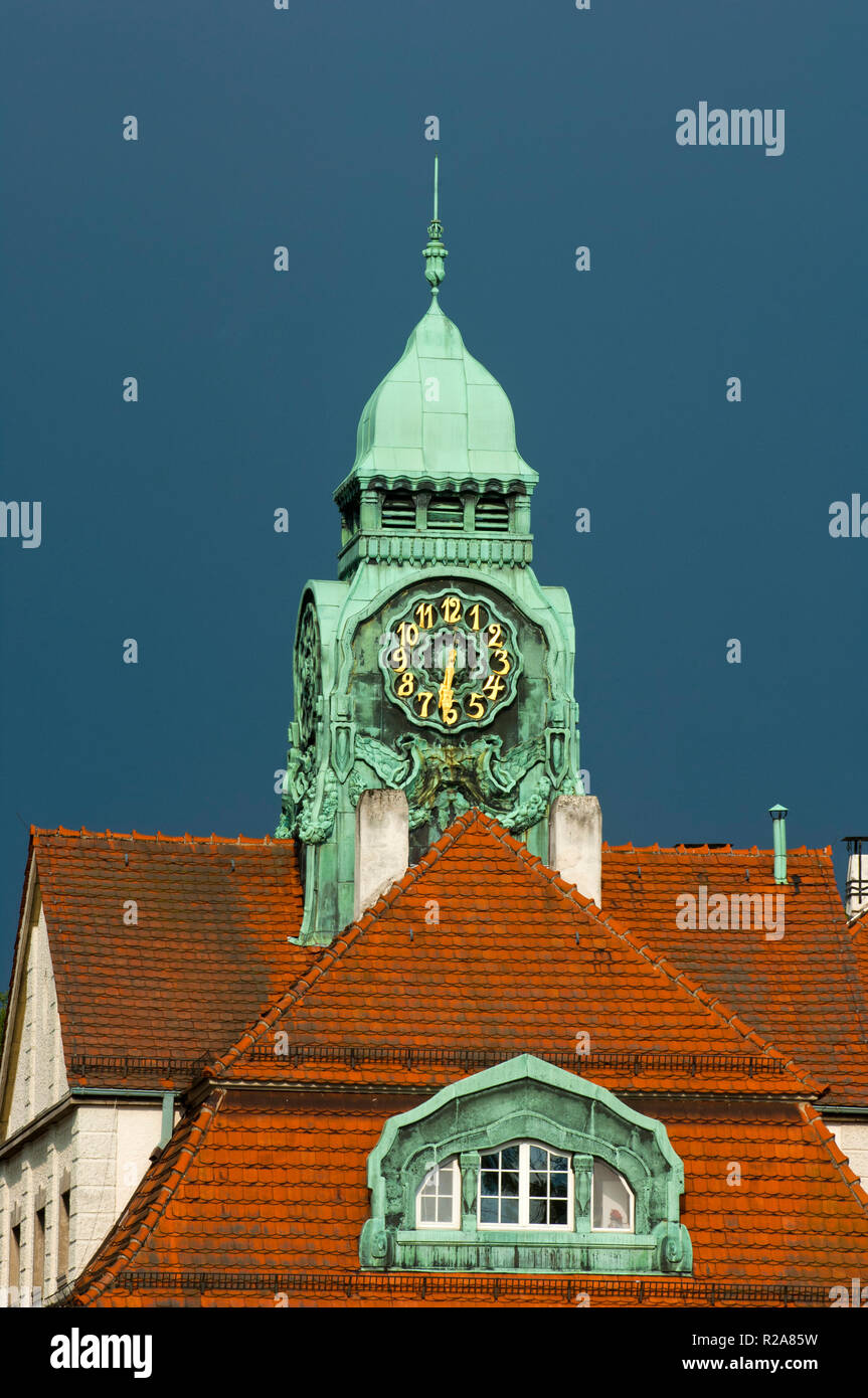 Deutschland, Hessen, Bad Nauheim, Uhrturm im Sprudelhof, Jugendstilbauwerk Stock Photo