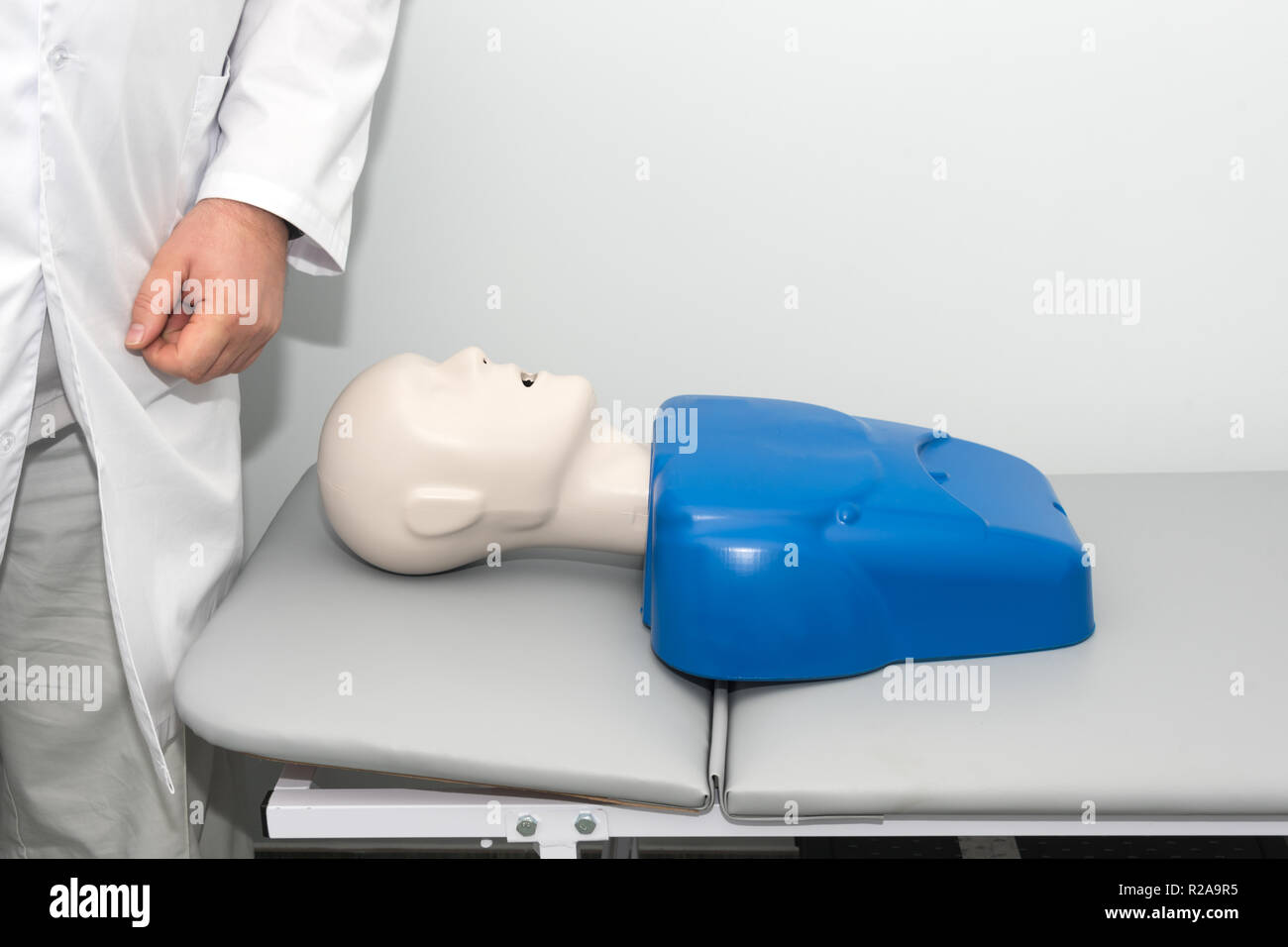 Hospital training dummy on hospital bed with mouth open. Horizontal image with copy space. Medical first aid learning training mannequin Stock Photo