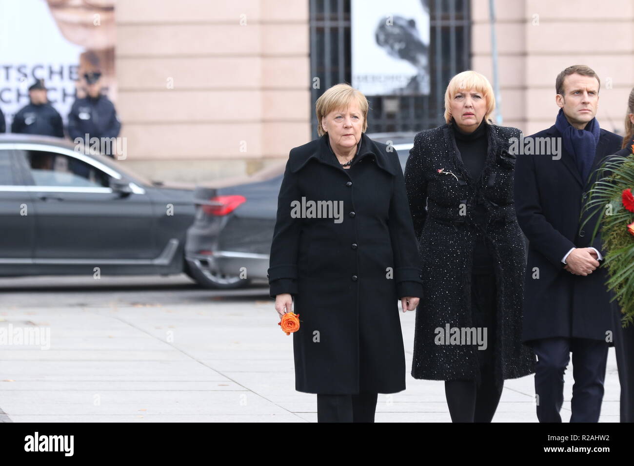 Berlin, Germany. 18th Nov, 2018. Chancellor Angela Merkel, Claudia Roth and the French President Emmanuel Macron at the wreath-laying ceremony in the Neue Wache in Berlin. On Memorial Day on 18.11.2018, the victim of war and tyranny in Berlin is commemorated. Credit: SAO Struck/Alamy Live News Stock Photo