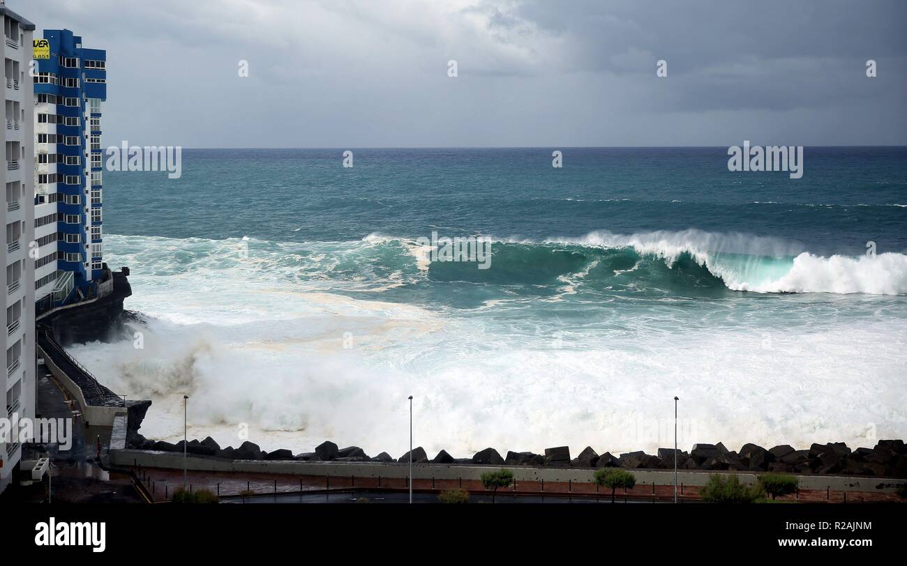 Santa Cruz De Tenerife Spain 18th Nov 18 The Waves Hit A Residential Building L In The Village Of Taroconte Tenerife Island Southern Spain Due To Weather Condition On 18 November 18