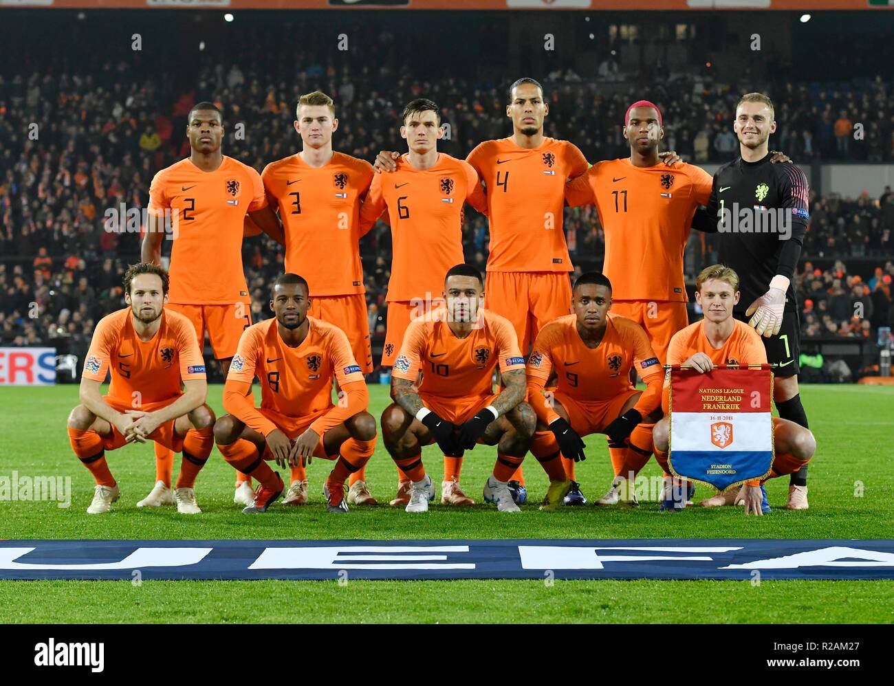 16-11-2018 VOETBAL: UEFA NATIONS LEAGUE NEDERLAND-FRANKRIJK: ROTTERDAM Nederlands elftal Boven vlnr Denzel Dumfries, Matthijs de Ligt (Ajax), Daley Blind (Ajax), Virgil van DIjk (Liverpool), Ryan Babel en Jasper Cillessen (FC Barcelona) Onder vlnr. Daley Blind (Ajax), Marten de Roon (Atalanta Bergamo), Memphis Depay, Steven Bergwijn (PSV) en Frenkie de Jong (Ajax) Foto: SCS/Soenar Chamid Stock Photo