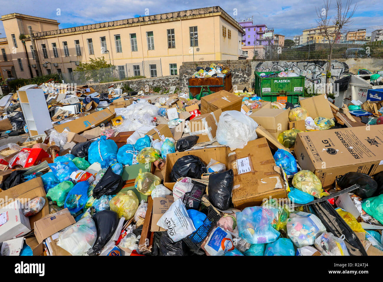 Torre Del Greco, Campania, Italy. 18th Nov, 2018. , invaded by waste, toxic bursts and it is immediately emergency at the foot of the Vesuvius, garbage allert Credit: Antonio Balasco/Alamy Live News Stock Photo