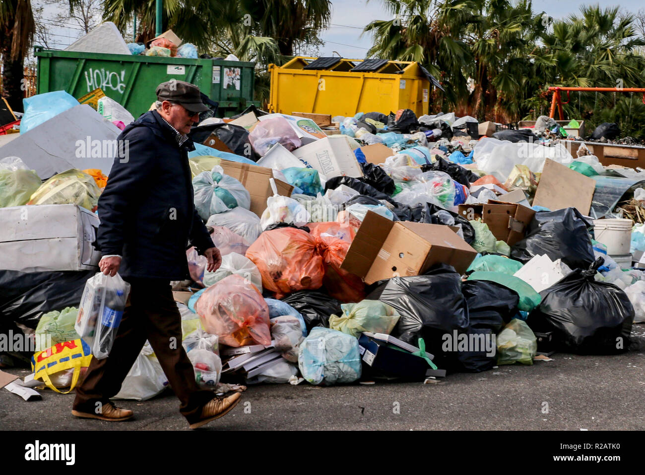 Torre Del Greco, Campania, Italy. 18th Nov, 2018. , invaded by waste, toxic bursts and it is immediately emergency at the foot of the Vesuvius, garbage allert Credit: Antonio Balasco/Alamy Live News Stock Photo