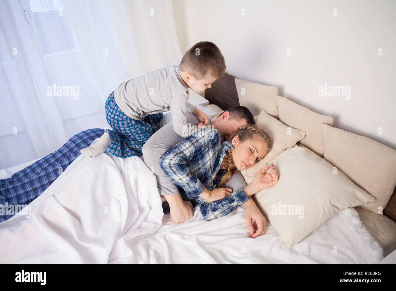 Child Awake Bed Stock Photos Child Awake Bed Stock Images Alamy