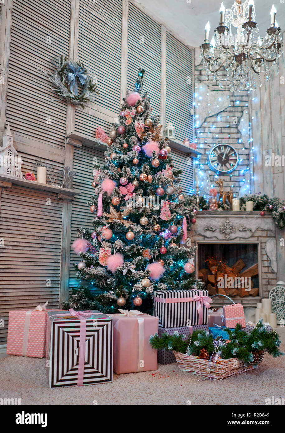 Christmas tree with gifts Stock Photo - Alamy