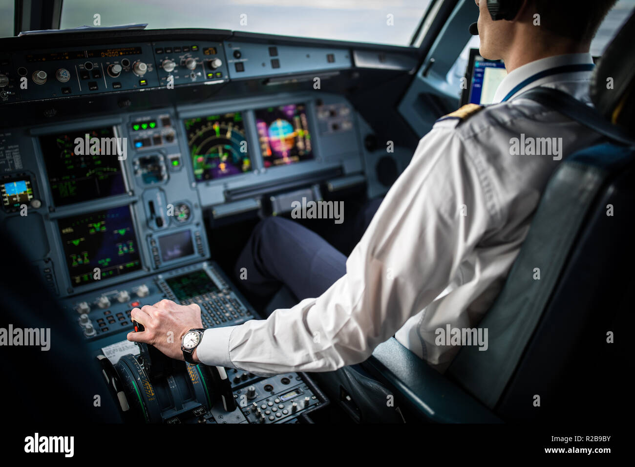 Pilot's hand accelerating on the throttle in a commercial airliner ...