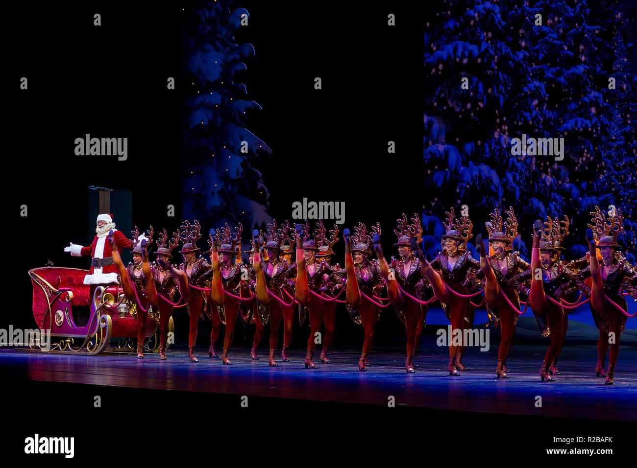Rockettes Christmas High Resolution Stock Photography And Images Alamy